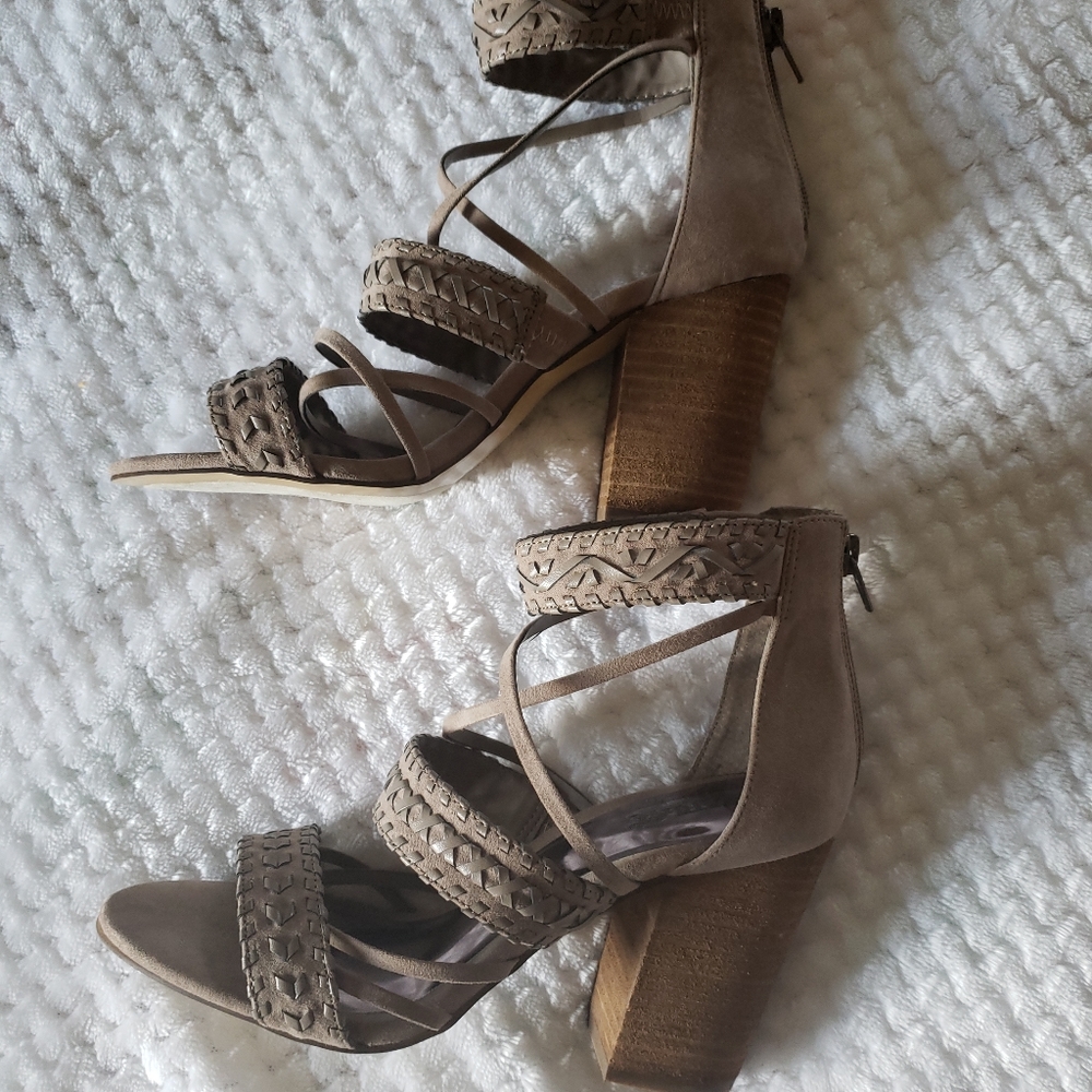 Heels - Picture 6 of 6